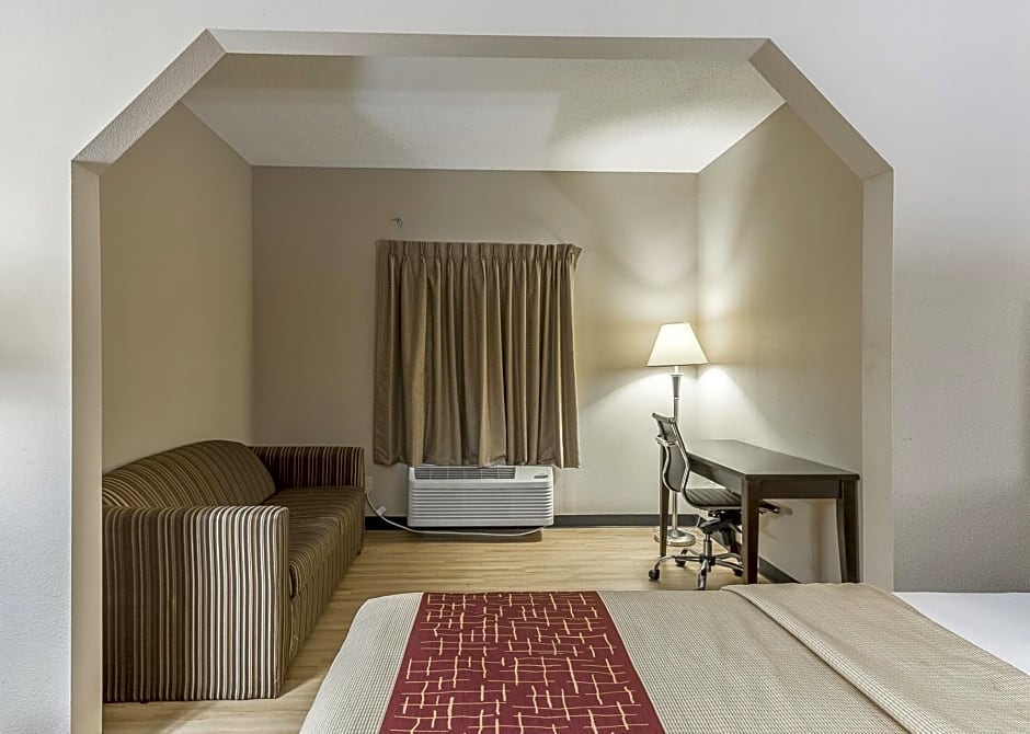 Red Roof Inn & Suites Hinesville - Fort Stewart