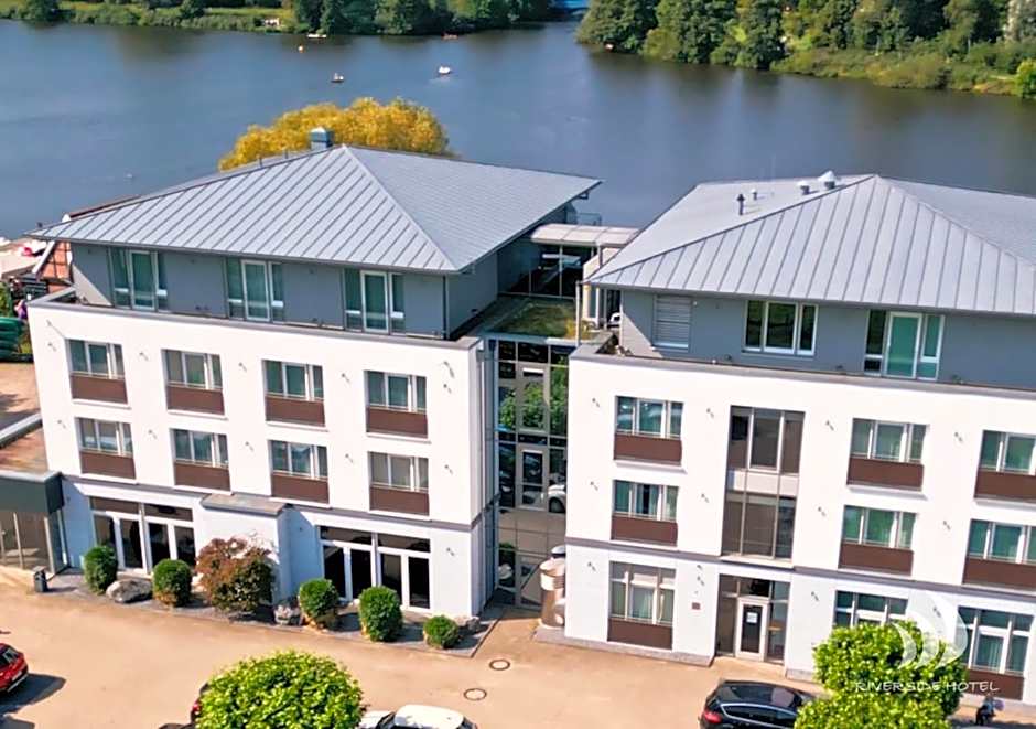 Riverside Hotel