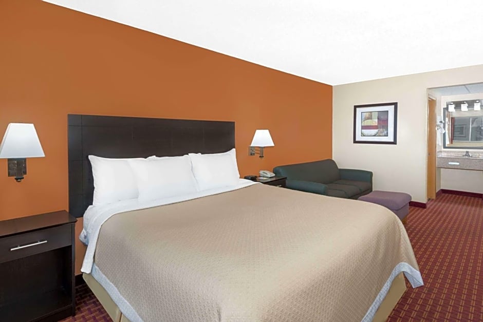 Days Inn by Wyndham Ames