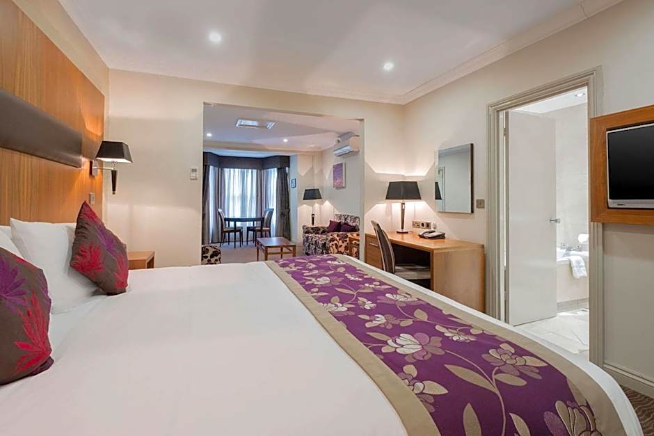 Ramada by Wyndham Cheltenham