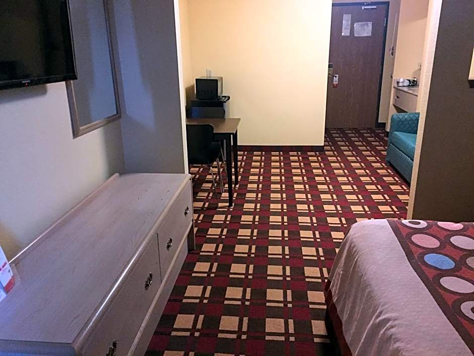 Super 8 by Wyndham Martinsville