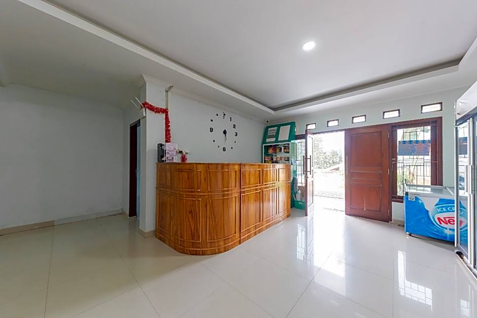 Urbanview Hotel Kampung Istal Megamendung Puncak by RedDoorz