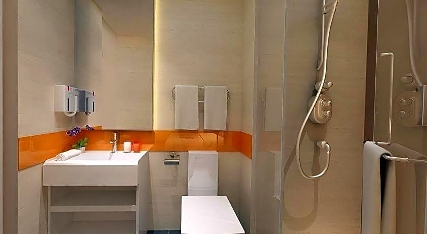 IU Hotel Zhengzhou Xinzheng Sias International University Branch