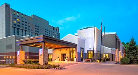 Holiday Inn Express & Suites Springfield, an IHG Hotel