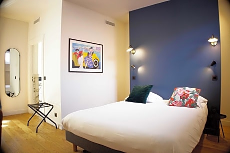 Deluxe Room (2 Adults + 1 Child)