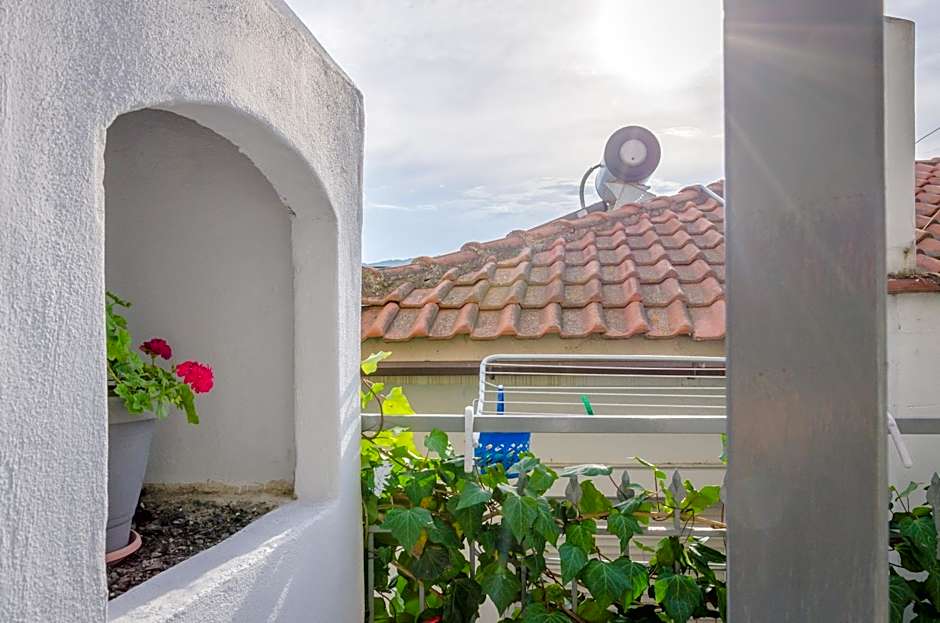 Skalla Studios – Thassos Town, MO
