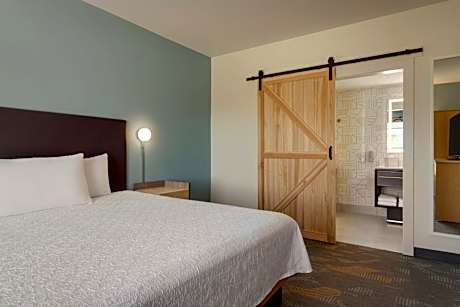 King Suite - Mobility Access/Non-Smoking