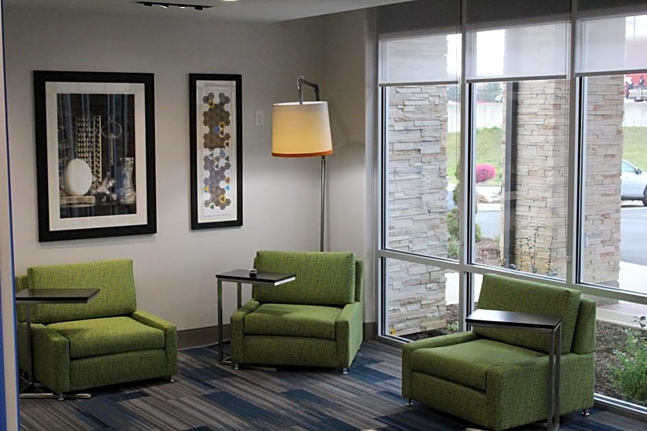 Holiday Inn Express & Suites - Milledgeville, an IHG Hotel