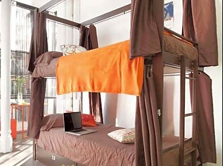Private Room With 5 Beds With Shared Bathroom