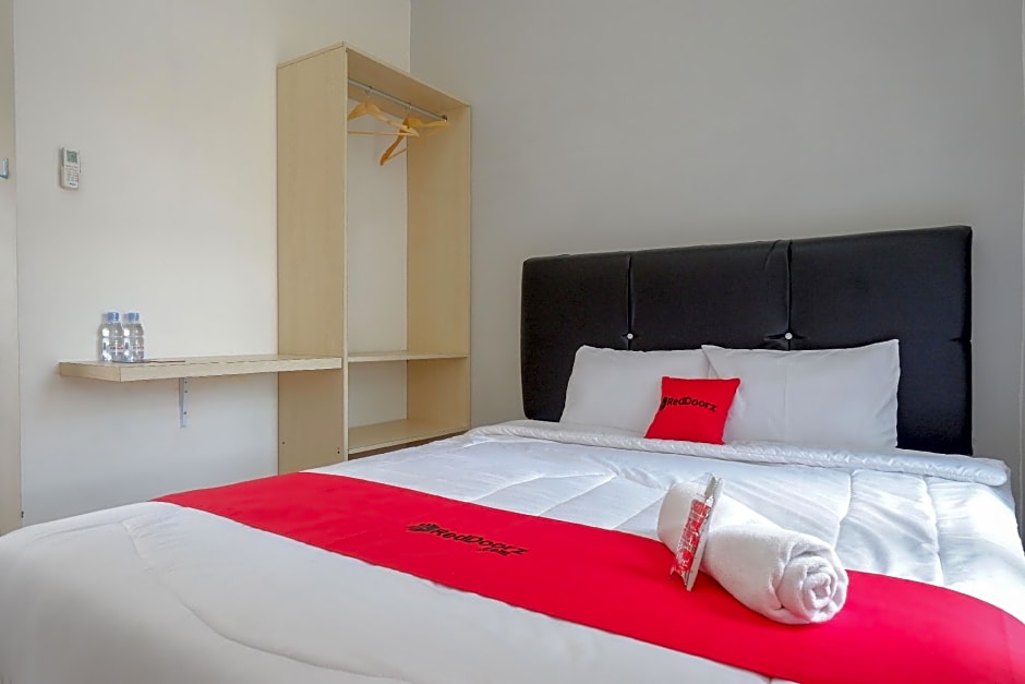 RedDoorz @ Kratonan Solo