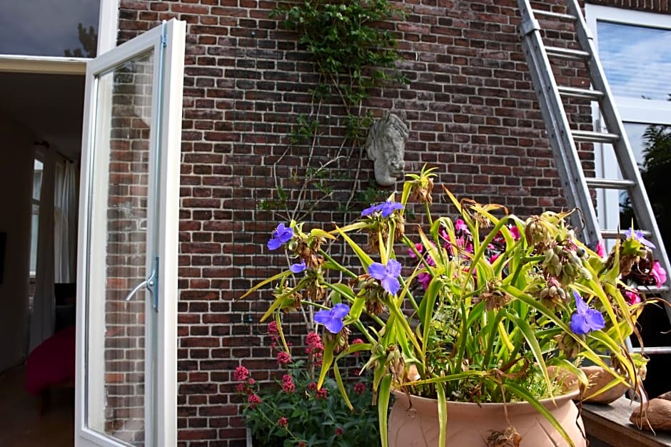 Bed & Breakfast Leonie – The Hague, WV