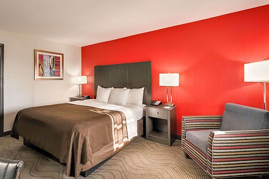 Clarion Inn & Suites Russellville I-40