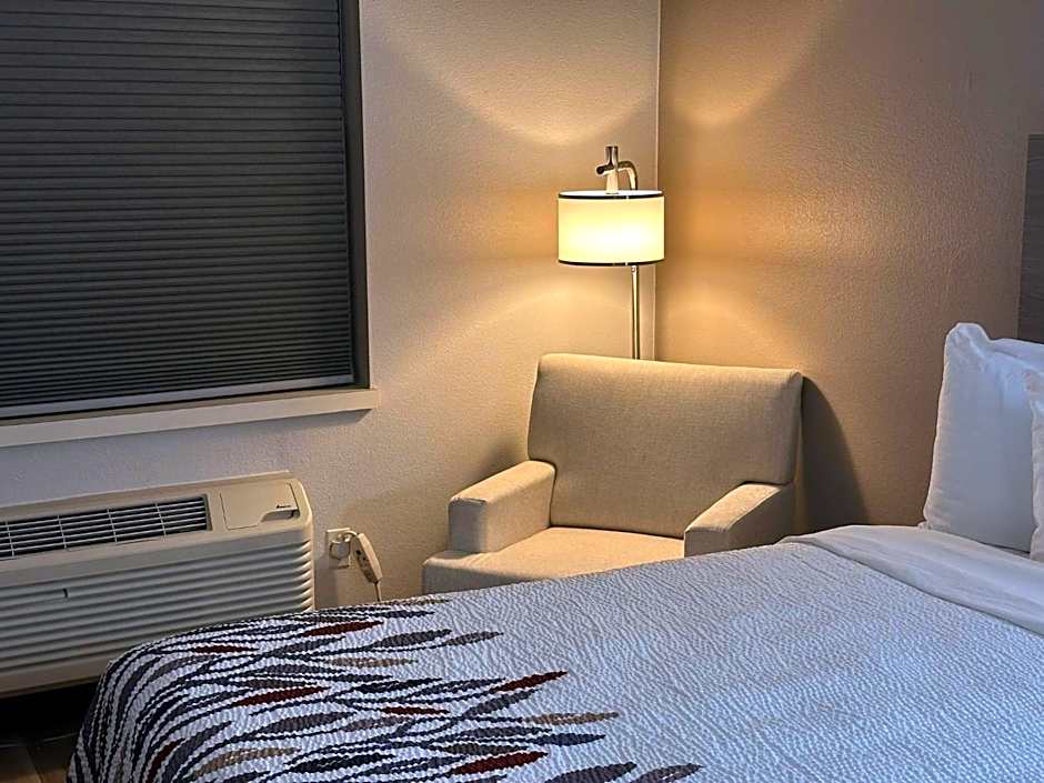 Red Roof Inn & Suites Middleborough