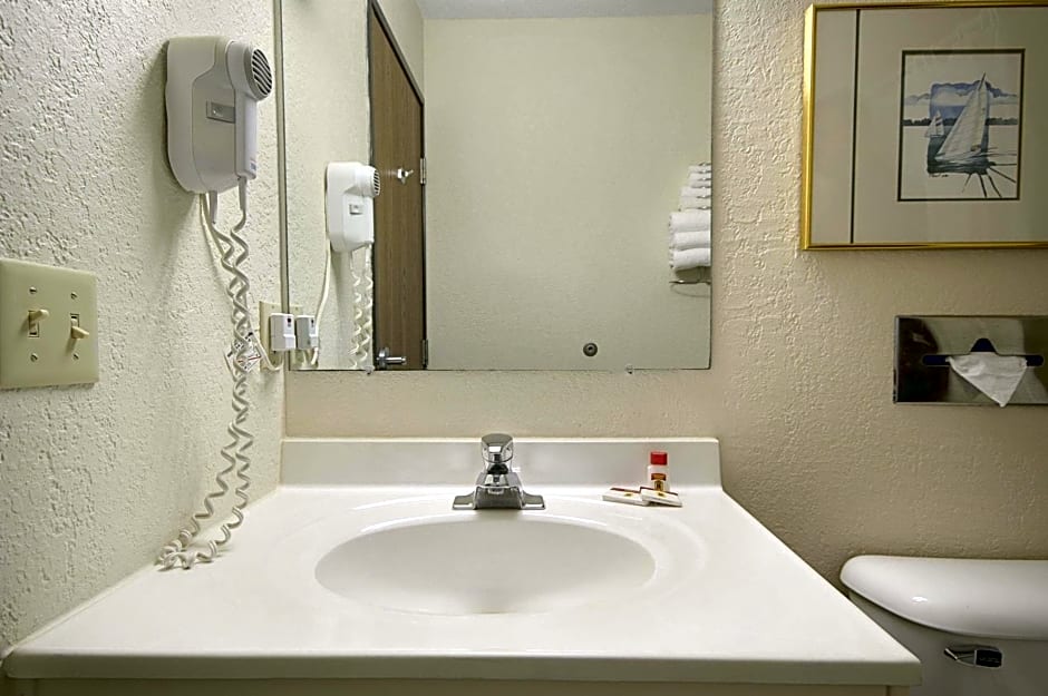Travelodge by Wyndham Hudsonville