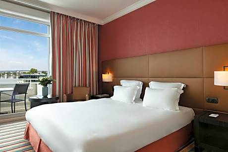 Superior Room with Balcony Lake side and Casino & Spa access - Located in the hotels extension