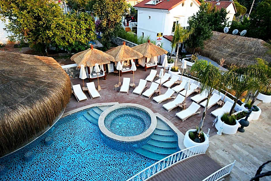 Pinehill Hotel & Suites