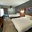 La Quinta Inn & Suites by Wyndham Fayetteville I-95