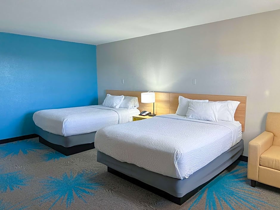 Days Inn & Suites by Wyndham Santa Rosa