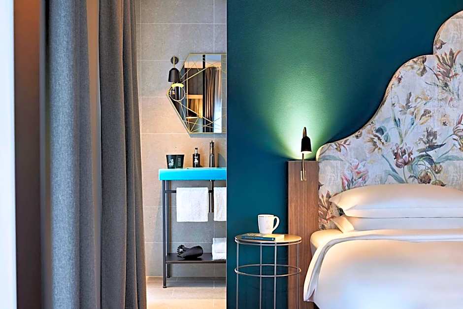 me and all hotel Dusseldorf Oberkassel, by Hyatt