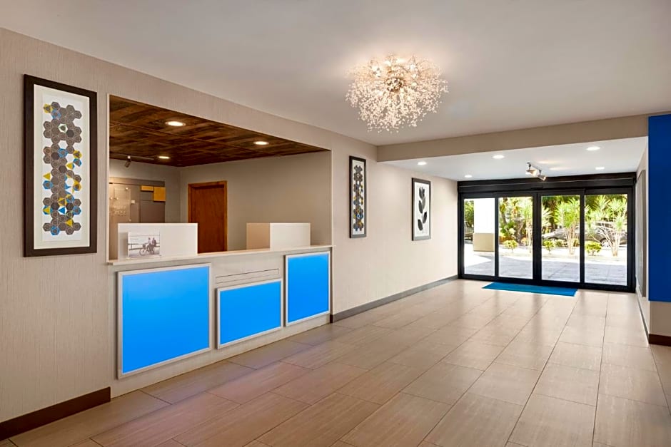 Holiday Inn Express Vero Beach-West, an IHG Hotel