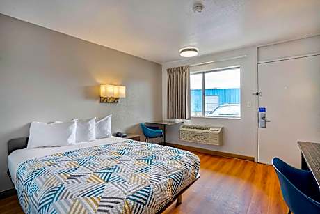 1 Queen Bed | Non-Smoking, Micfridge