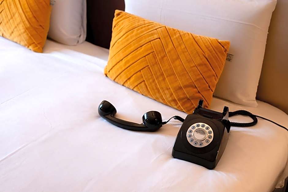 Kyriad Paris 10 - Canal Saint Martin - République