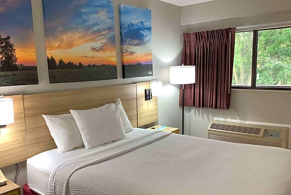 Days Inn by Wyndham Kingdom City