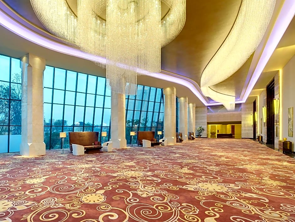 Sheraton Changchun Jingyuetan Hotel