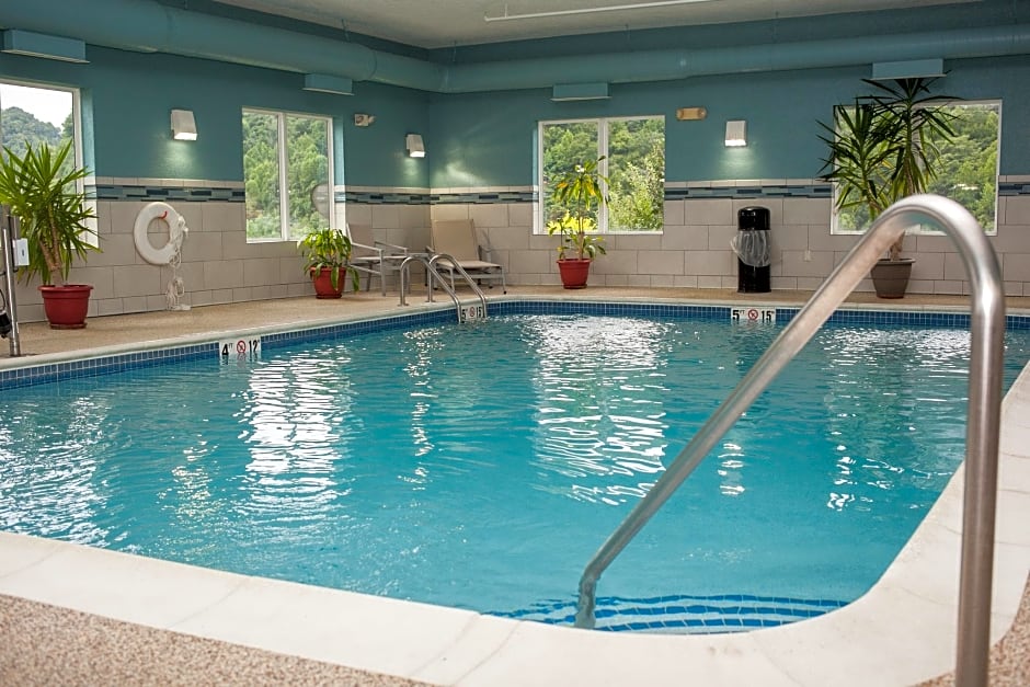Holiday Inn Express & Suites Logan By IHG