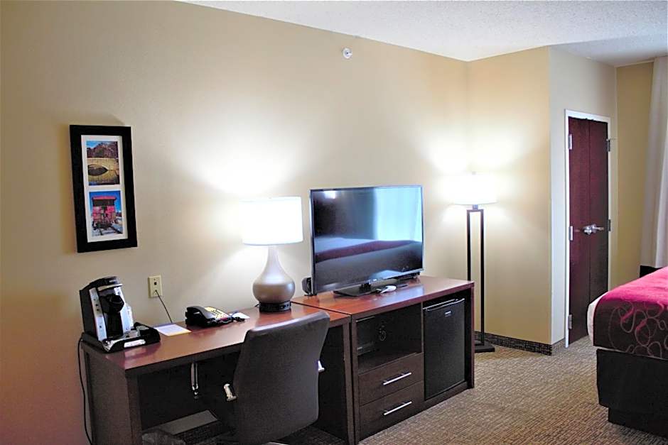 Comfort Suites Huntersville near Lake Norman