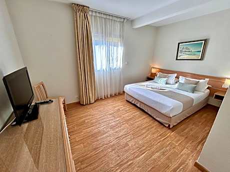 Comfort One-Bedroom Apartment Garden View with Terrace