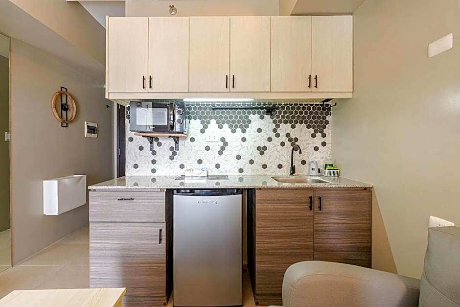 27th floor Cebu IT Park studio walking distance to everything