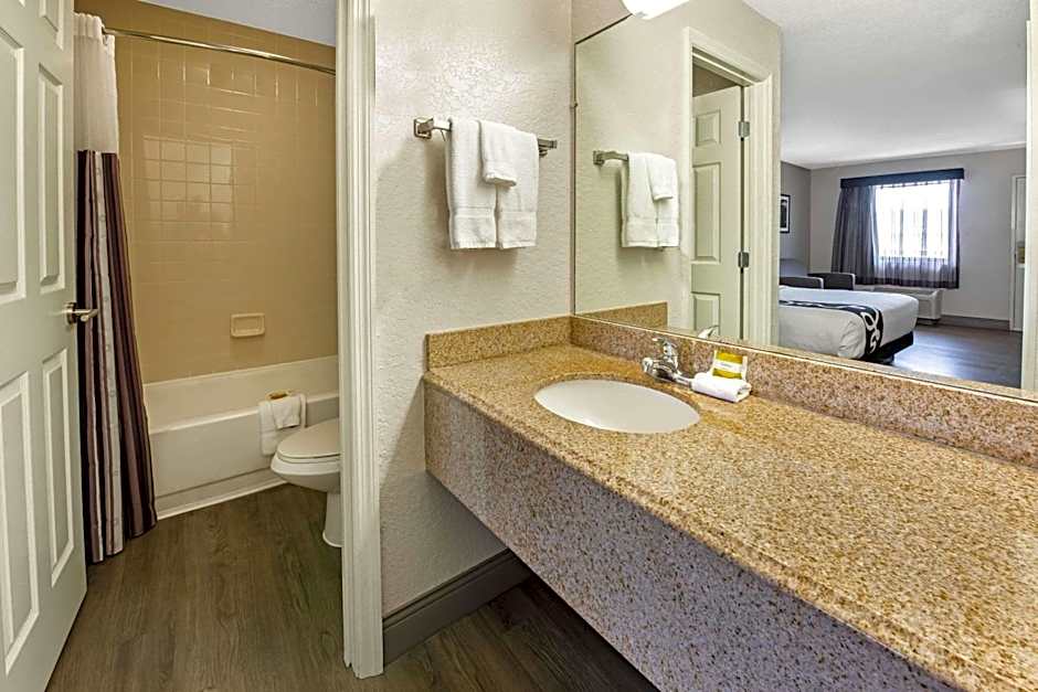 La Quinta Inn & Suites by Wyndham West Palm Beach - Florida Turn