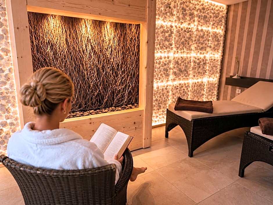 Kurhotel Grüttner mit eigenem Sole Thermal Schwimmbad 32 Grad und Saunalandschaft