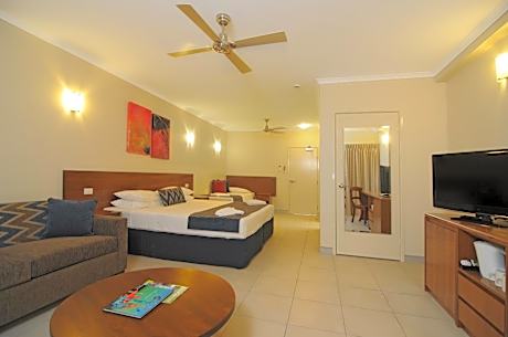 Deluxe Hotel Room
