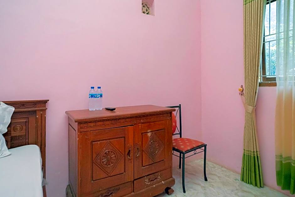 RedDoorz Syariah near Batu Night Spectacular 3