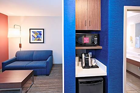 King Suite - Non-Smoking