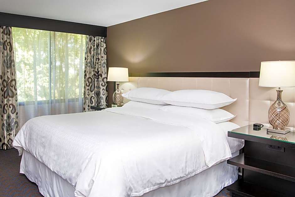 Sheraton Minneapolis West Hotel