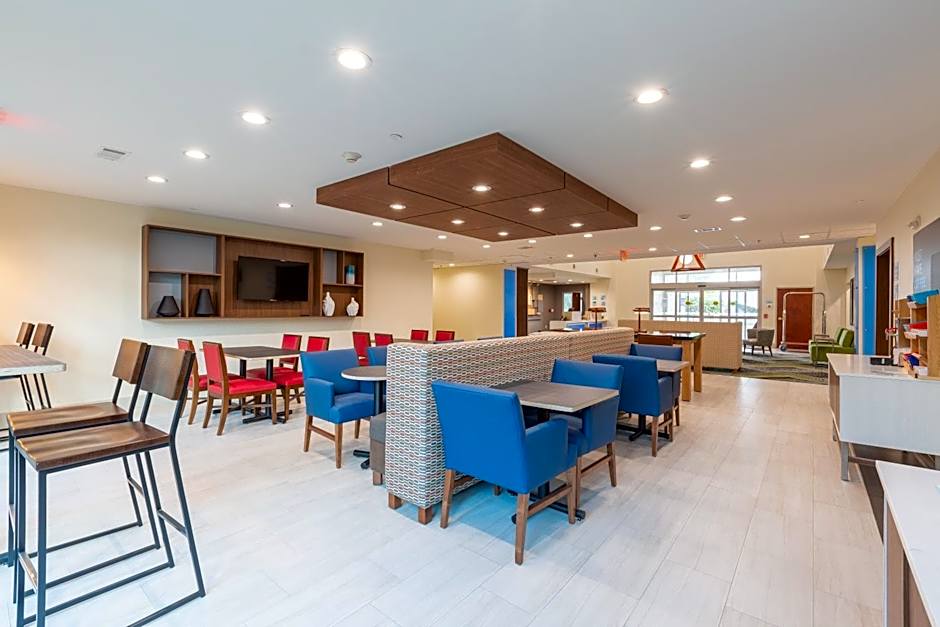 Holiday Inn Express & Suites Arlington North Stadium Area By IHG