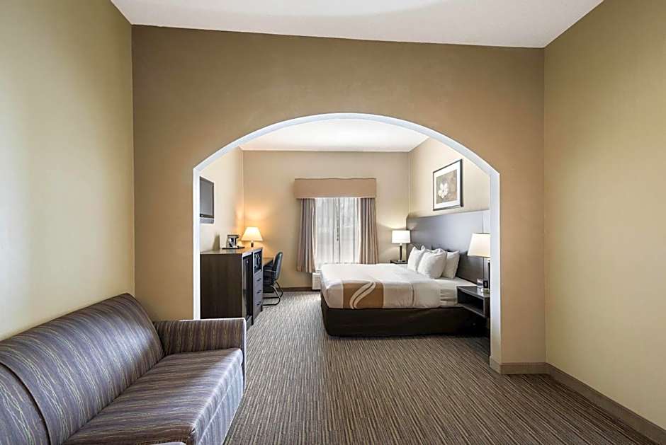 Quality Inn & Suites Fishkill South near I-84