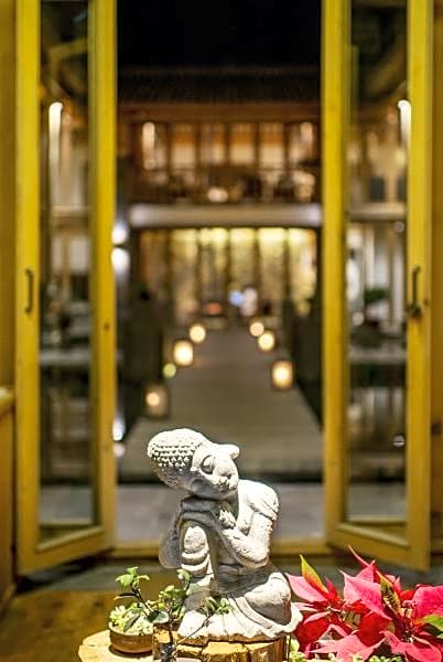 Arro Khampa by Zinc Journey Lijiang