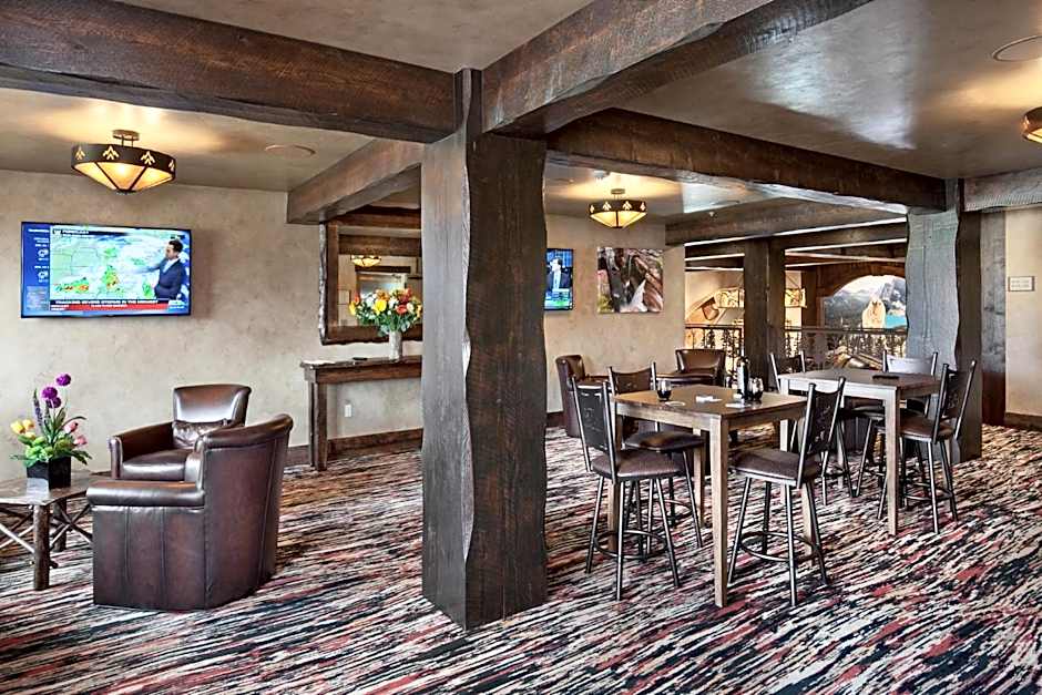 Glacier International Lodge