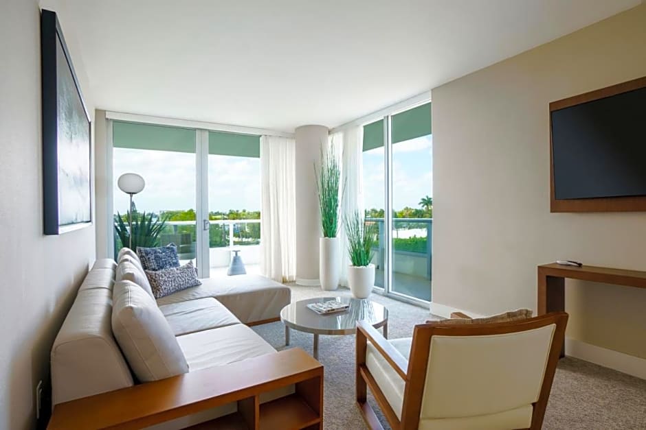 Altair Bay Harbor Hotel