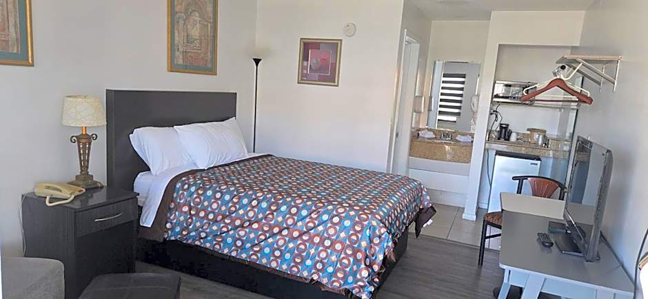 Merida Inn & Suites