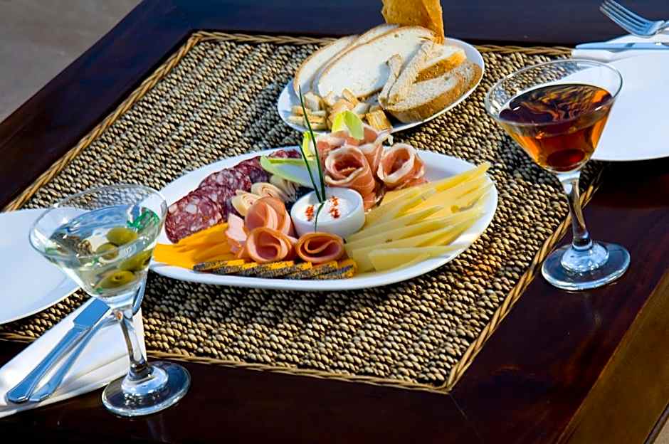 Cacique Inacayal Lake Hotel & Spa