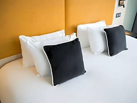 Deluxe King Room with Park View