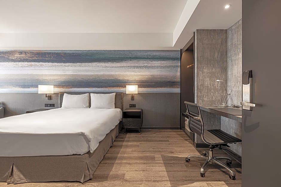 Lakeshore Hotel Metropolis