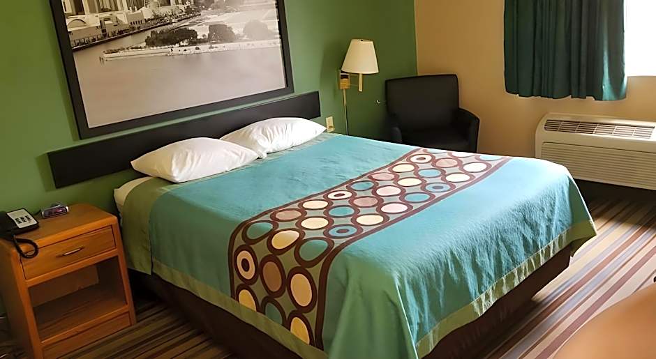 Super 8 by Wyndham Pontoon Beach IL/St. Louis MO Area