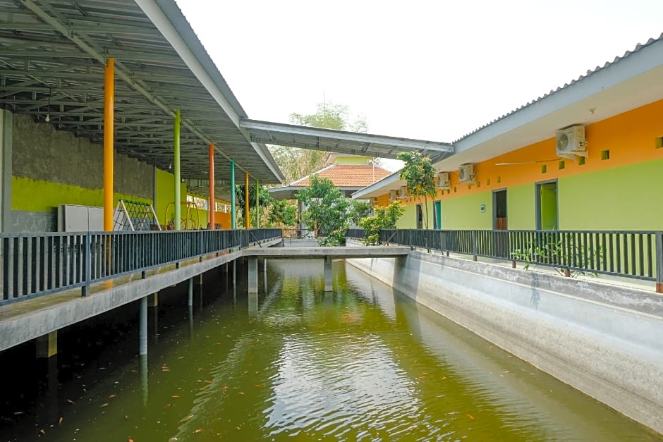 OYO 1773 Ilyasa Family