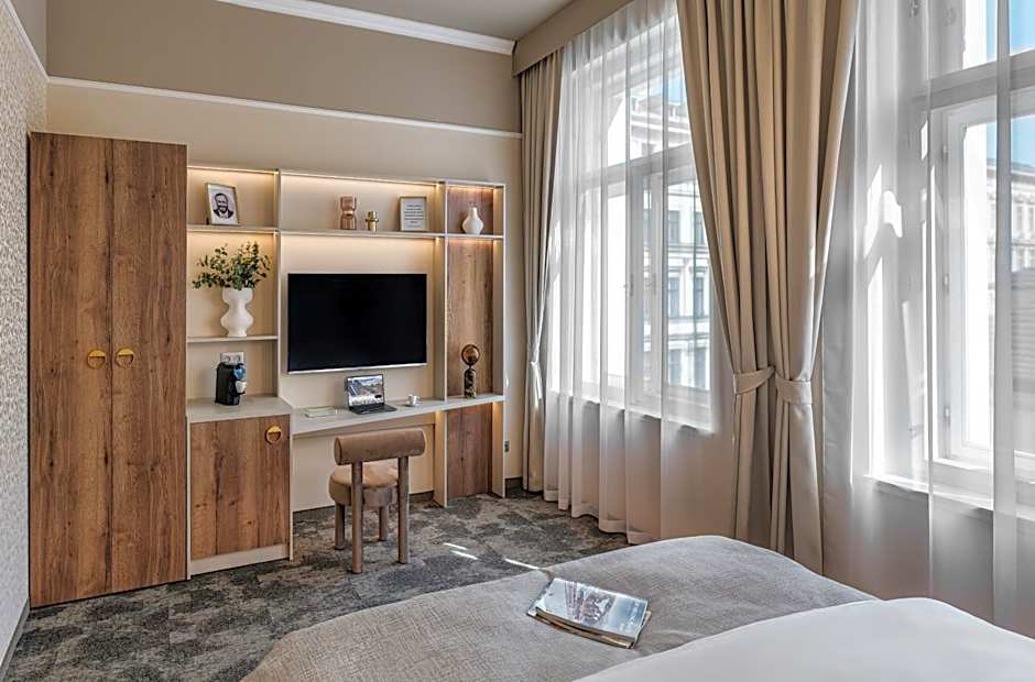 Hotel Maestro by Adrez